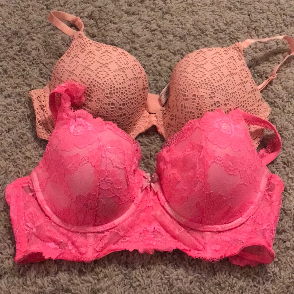 2 Victoria Secret bras